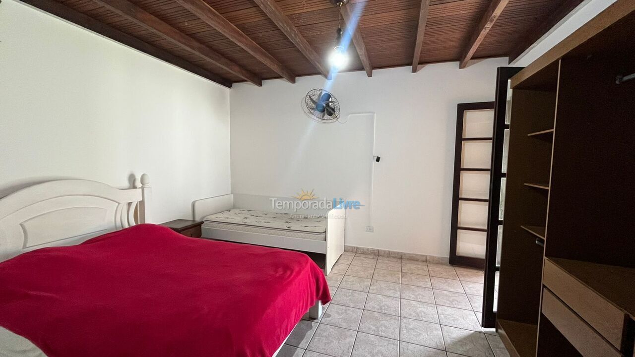 Casa para alquiler de vacaciones em Caraguatatuba (Capricórnio)