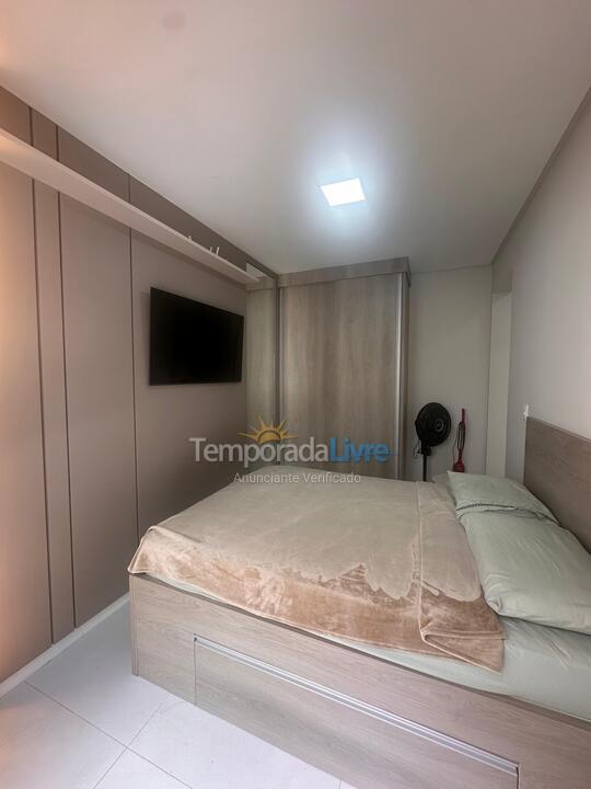 Apartamento para aluguel de temporada em Governador Celso Ramos (Praia de Palmas)