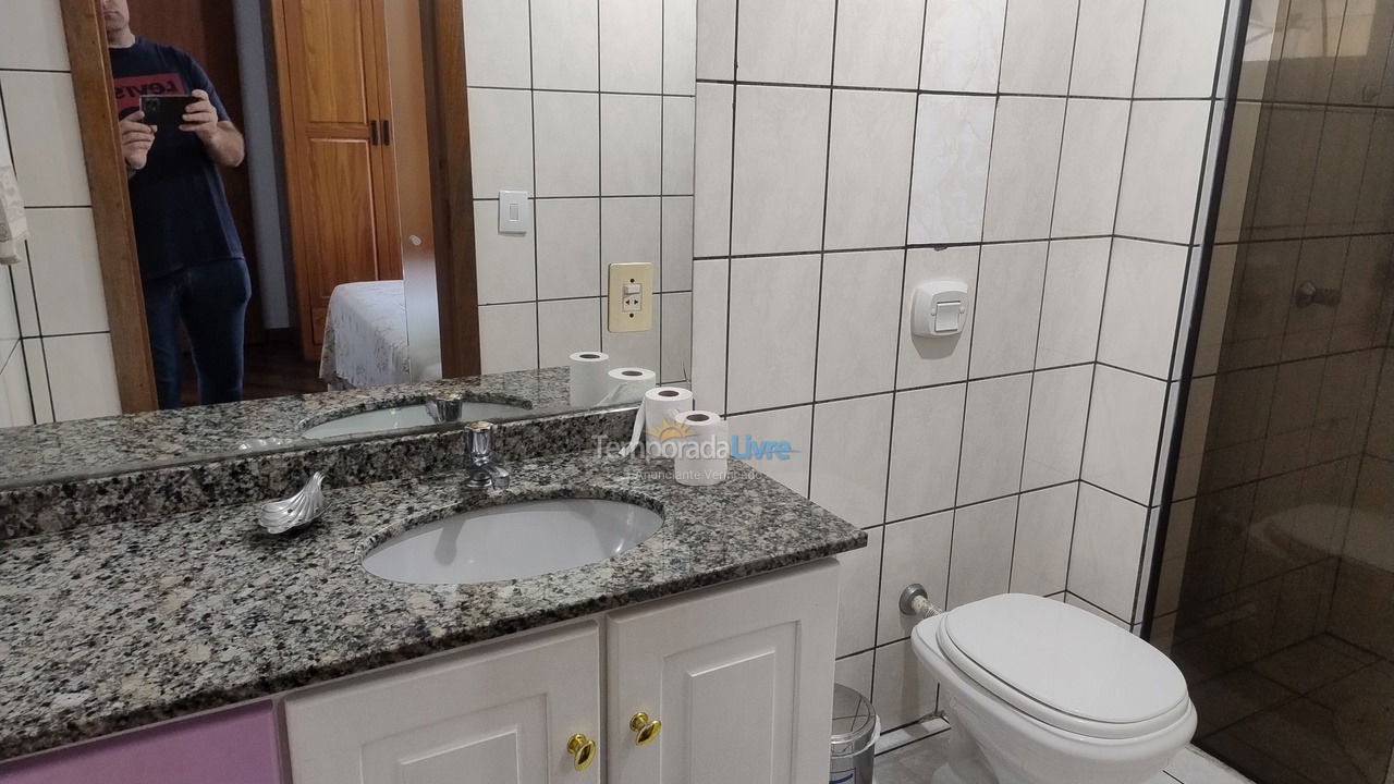 Apartamento para aluguel de temporada em Itapema (Meia Praia)