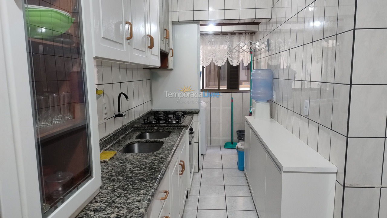 Apartamento para aluguel de temporada em Itapema (Meia Praia)