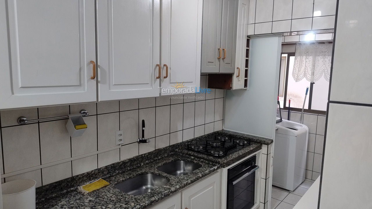 Apartamento para aluguel de temporada em Itapema (Meia Praia)