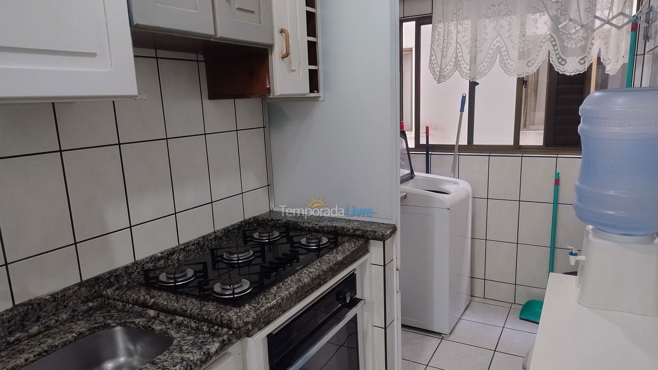 Apartamento para aluguel de temporada em Itapema (Meia Praia)