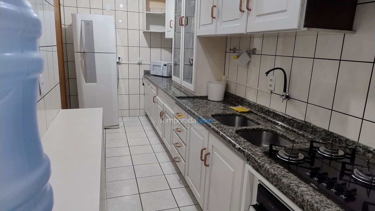 Apartamento para aluguel de temporada em Itapema (Meia Praia)