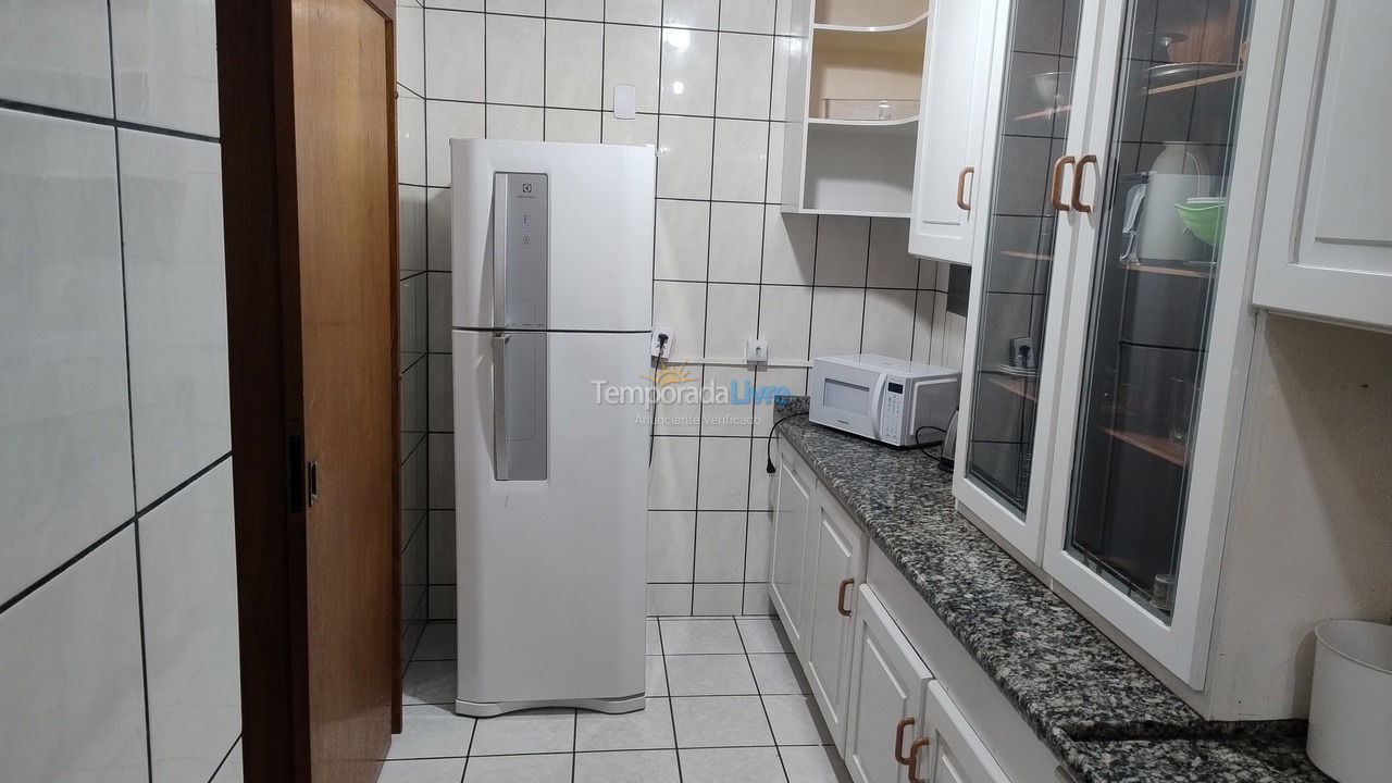 Apartamento para aluguel de temporada em Itapema (Meia Praia)