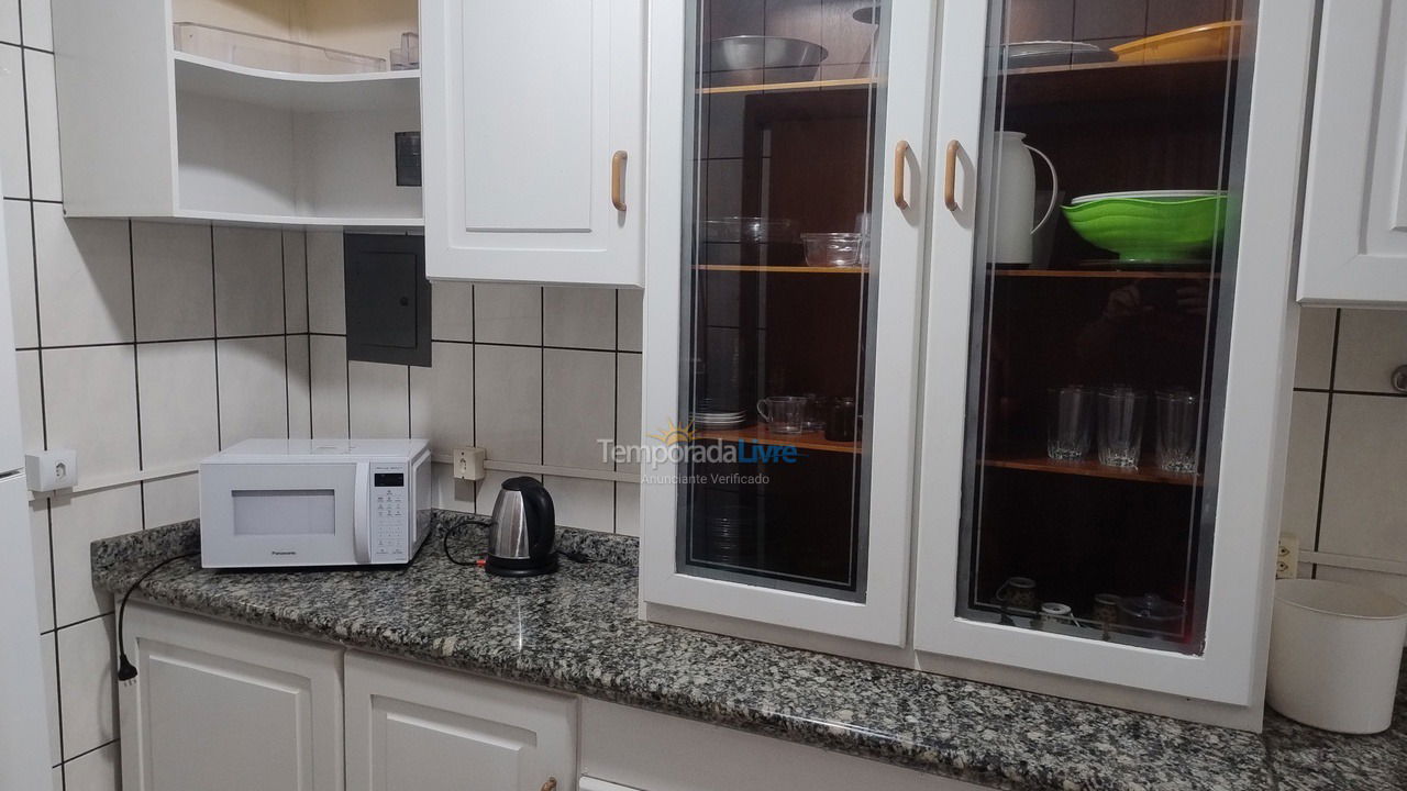 Apartamento para aluguel de temporada em Itapema (Meia Praia)