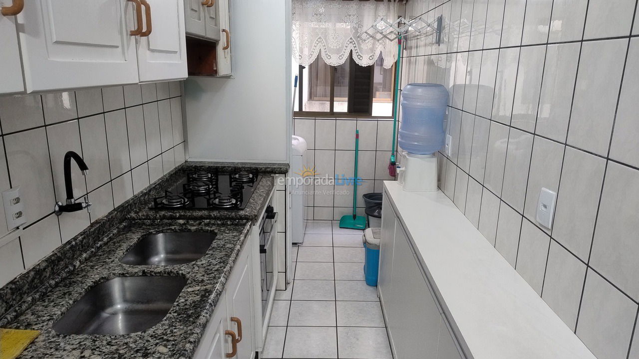 Apartamento para aluguel de temporada em Itapema (Meia Praia)