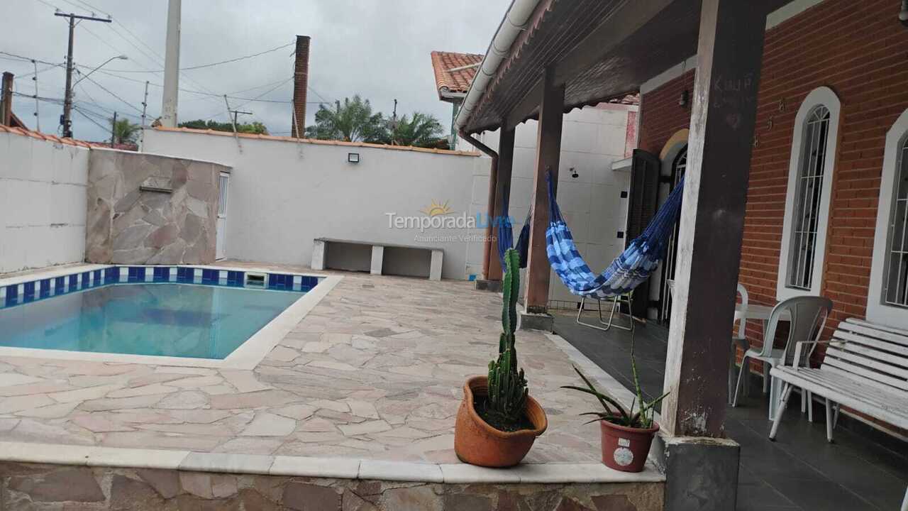 Casa para aluguel de temporada em Peruíbe (Jardim Imperador)