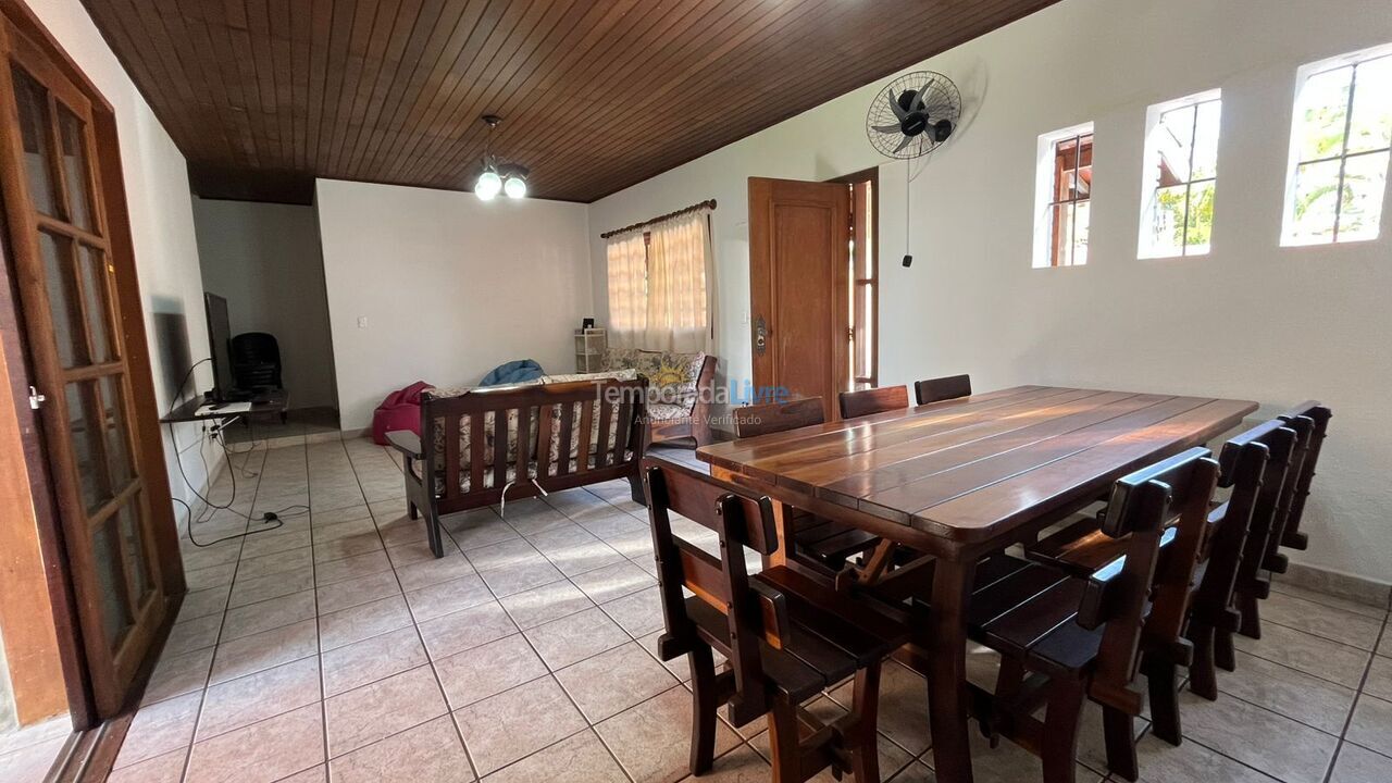 Casa para alquiler de vacaciones em Caraguatatuba (Capricórnio)
