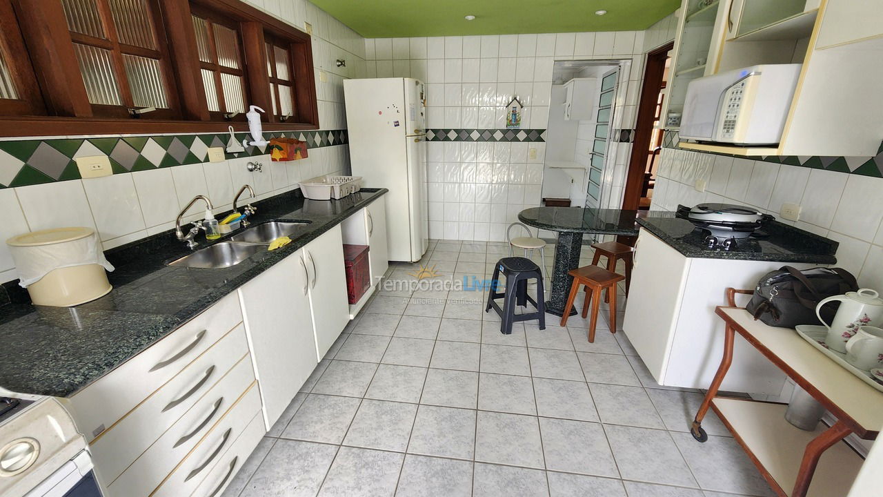 Casa para aluguel de temporada em Guarujá (Enseada)