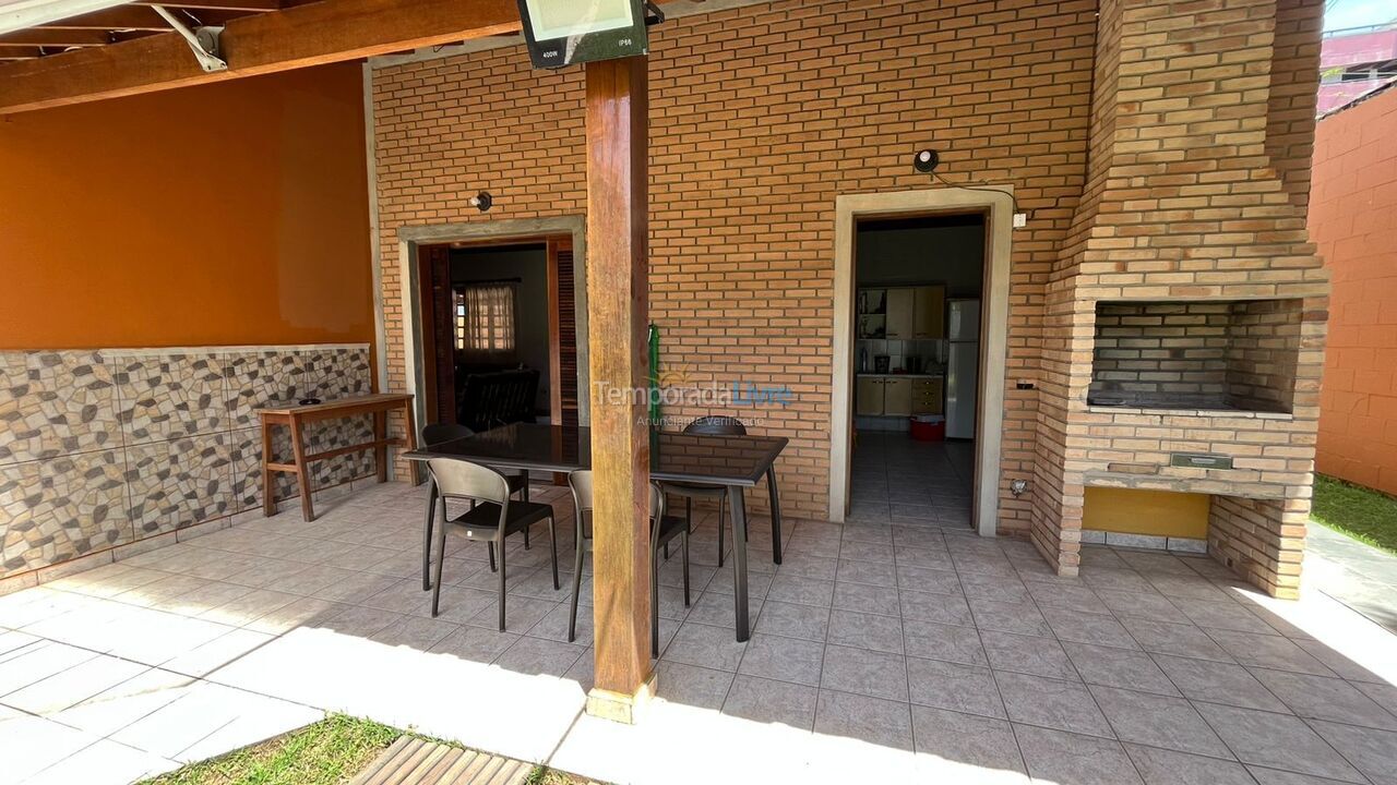 Casa para alquiler de vacaciones em Caraguatatuba (Capricórnio)