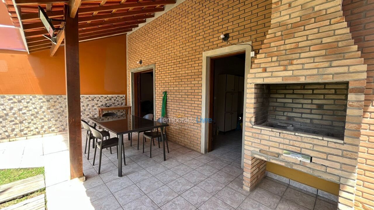 Casa para alquiler de vacaciones em Caraguatatuba (Capricórnio)