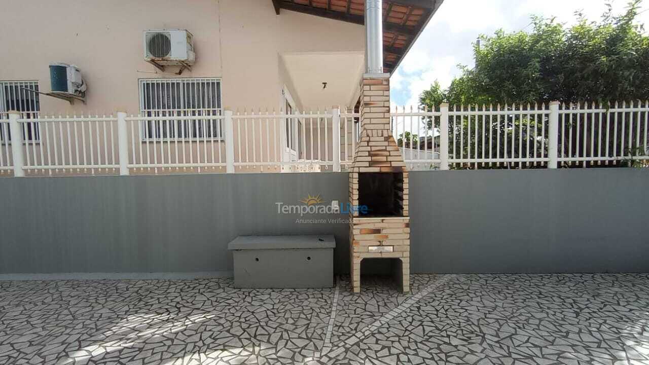 Casa para aluguel de temporada em Bombinhas (Praia de Bombas)