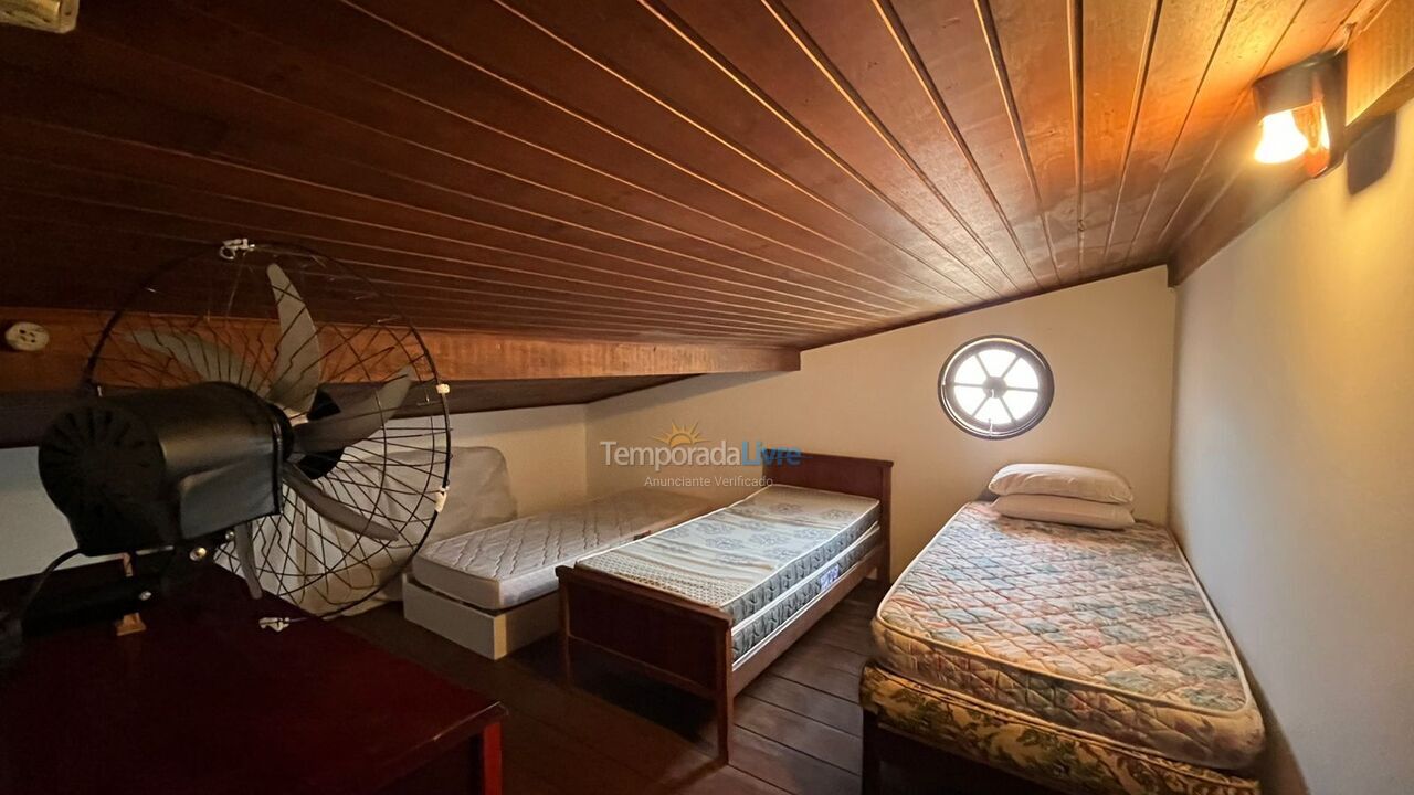 Casa para alquiler de vacaciones em Caraguatatuba (Capricórnio)