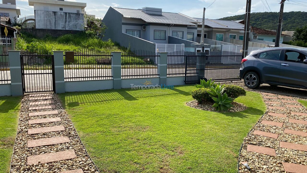 Casa para alquiler de vacaciones em Bombinhas (Praia de Zimbros)