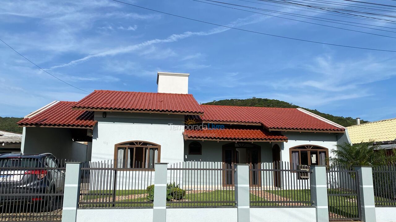 Casa para alquiler de vacaciones em Bombinhas (Praia de Zimbros)