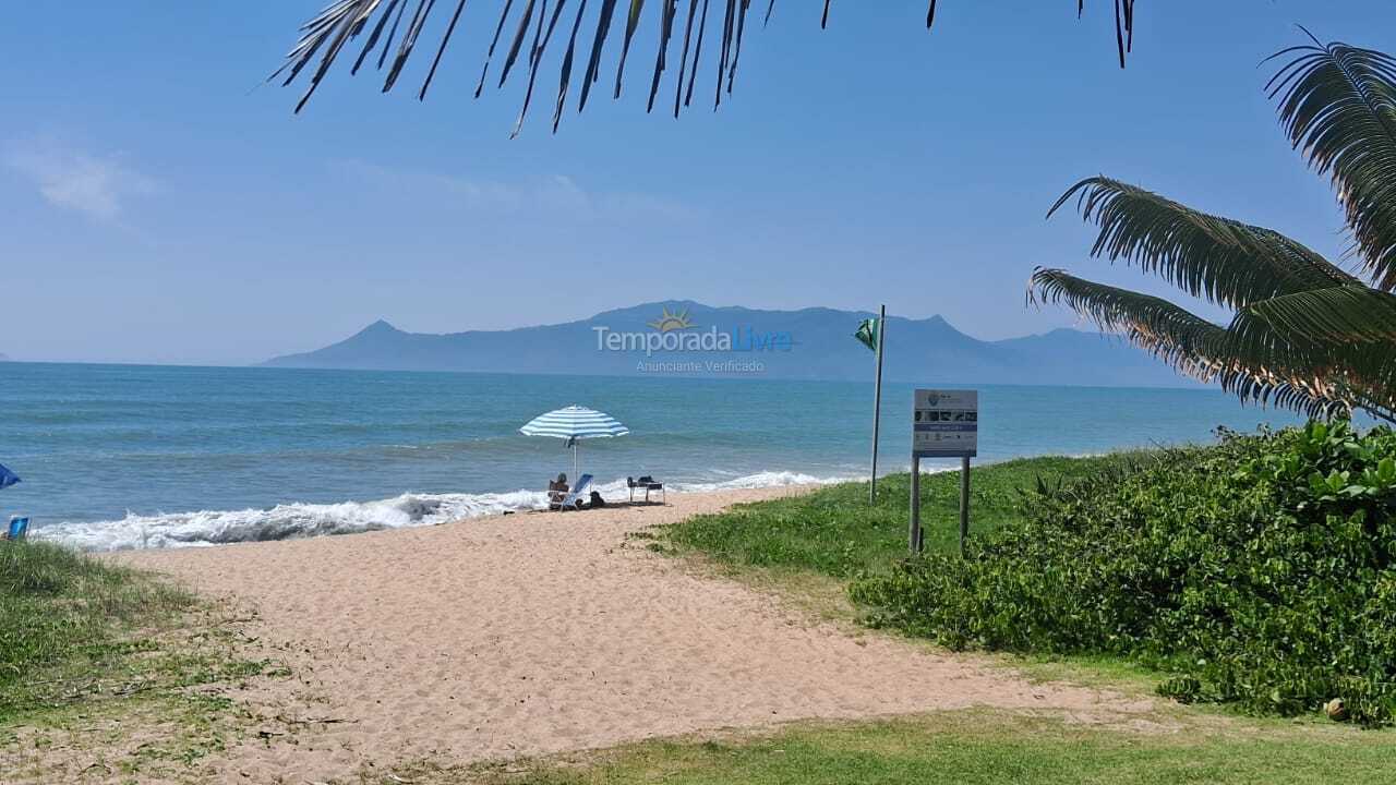 Casa para alquiler de vacaciones em Caraguatatuba (Capricórnio)