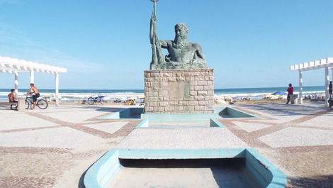 CASA CON PISCINA PARA HASTA 9 PERSONAS EN PRAIA GRANDE