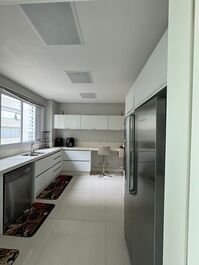 Apartamento 4 Suítes Frente Avenida