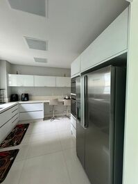 Apartamento 4 Suítes Frente Avenida