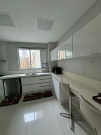 Apartamento 4 Suites Frente Avenida