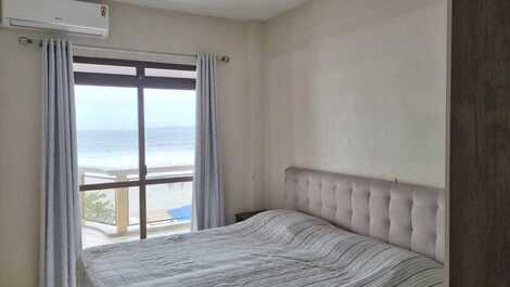 Apartamento frente mar de 4 dormitórios Itapema centro SC