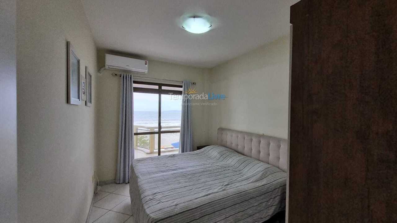 Apartamento para aluguel de temporada em Itapema (Meia Praia)