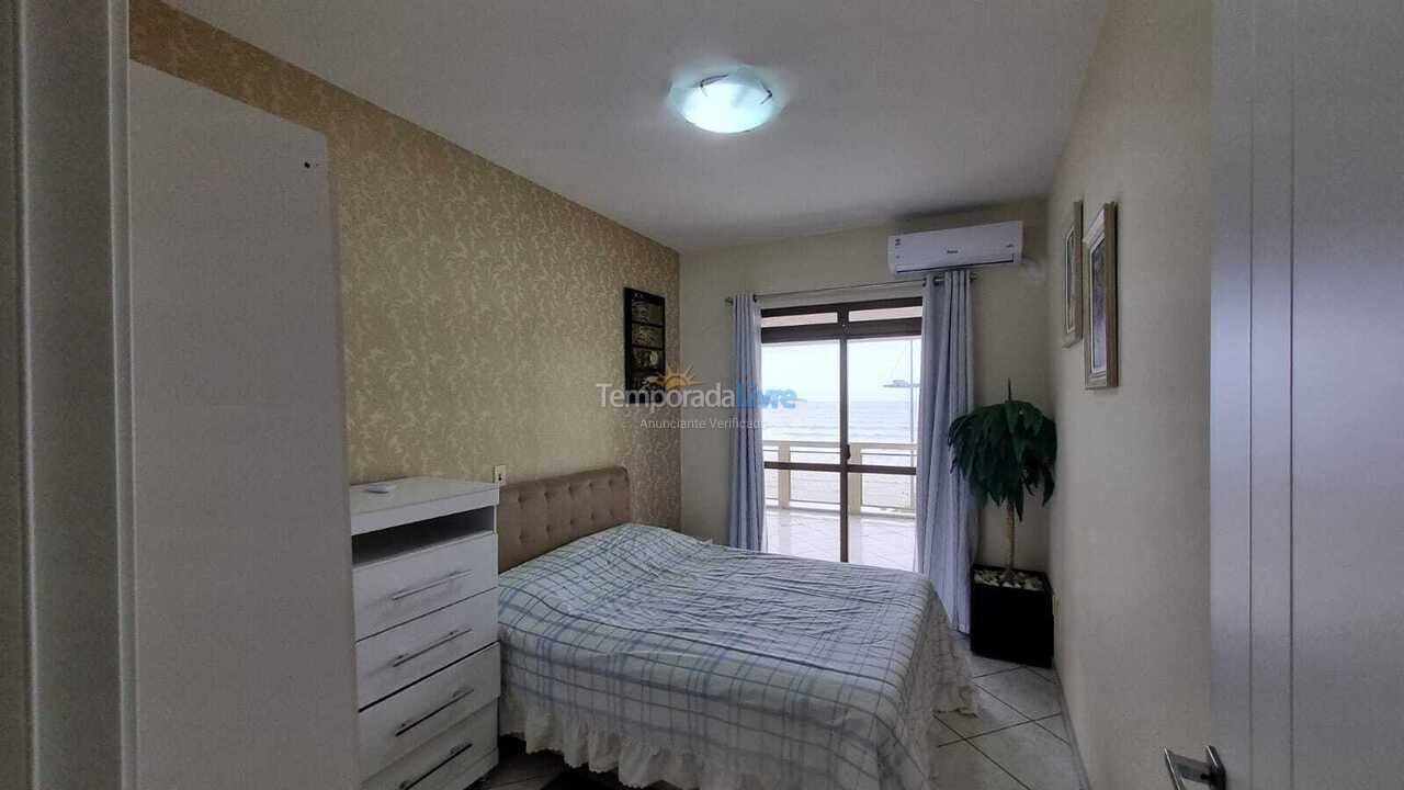 Apartamento para aluguel de temporada em Itapema (Meia Praia)