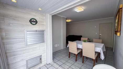 Apartamento de 2 habitaciones Meia Praia SC.