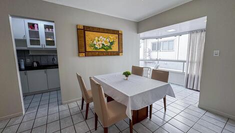 Apartamento de 2 habitaciones Meia Praia SC.