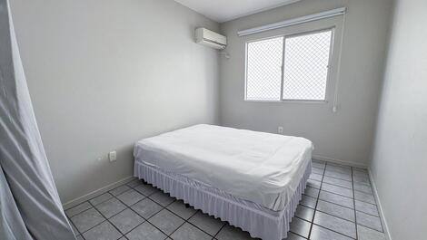 Apartamento de 2 habitaciones Meia Praia SC.