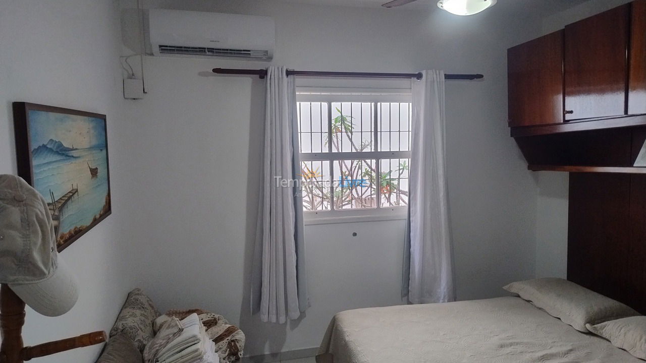 Apartamento para aluguel de temporada em Itapema (Meia Praia)