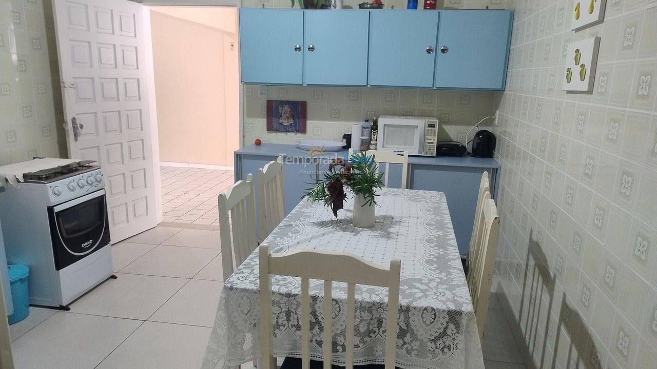 Apartamento para aluguel de temporada em Itapema (Meia Praia)