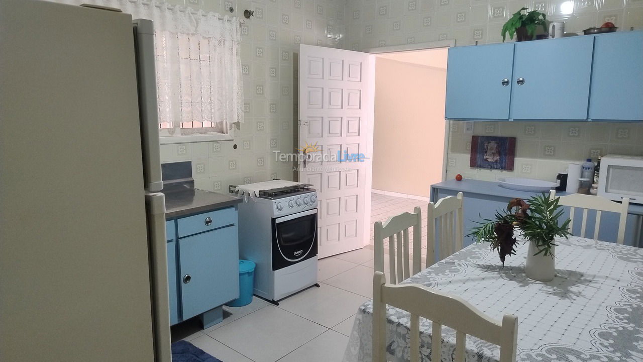 Apartamento para aluguel de temporada em Itapema (Meia Praia)