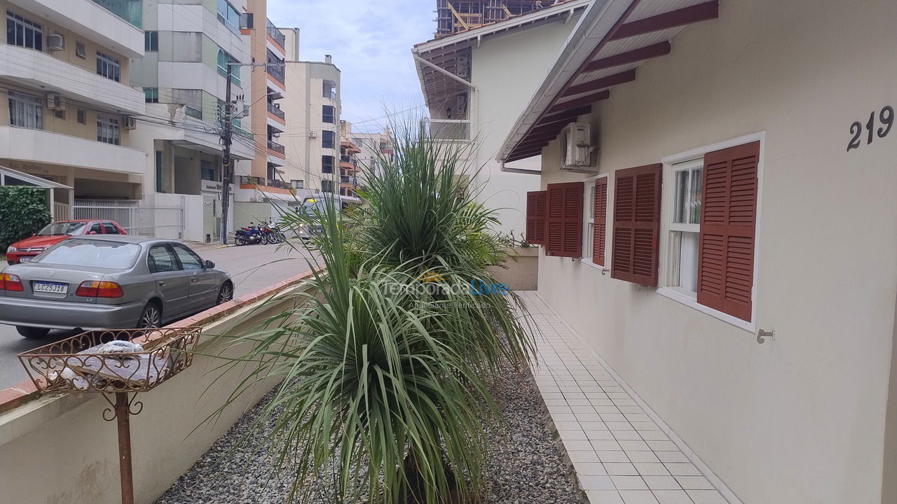 Apartamento para aluguel de temporada em Itapema (Meia Praia)