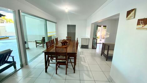 House with pool 150m from Taperapuan Beach