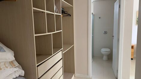 Apartamento com 4 dormitórios Frente Mar
