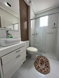 Excelente apartamento em Meia Praia