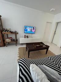 Excelente apartamento em Meia Praia