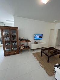 Excelente apartamento em Meia Praia