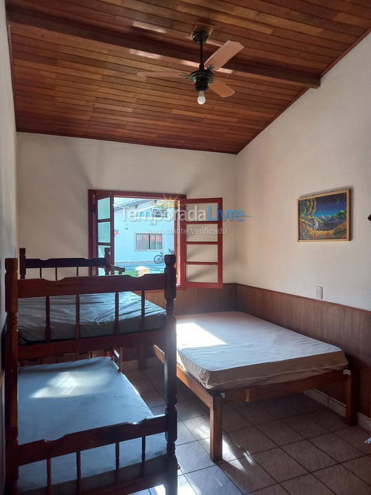 House for vacation rental in Caraguatatuba (Praia da Cocanha Massaguaçu)