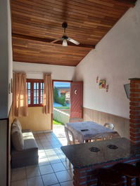 Chalet (50m2) complete in cond. closed. Direct access to Cocanha beach