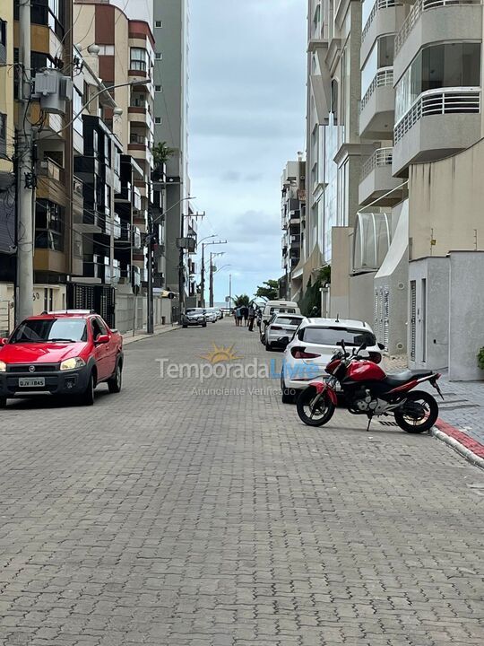 Casa para aluguel de temporada em Itapema (Meia Praia)