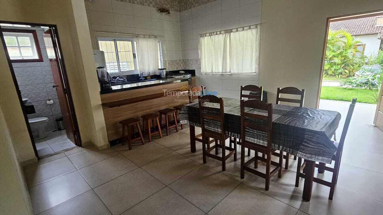 Casa para alquiler de vacaciones em Ubatuba (Centro)