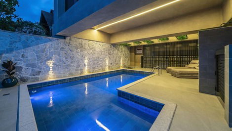 Duplex de 03 Quartos com Piscina em Canto Grande