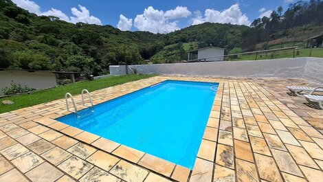 Sítio com 5 suítes, piscina e área gourmet LT0051