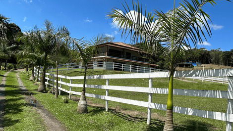 Rancho para eventos com salão e piscina LT0050