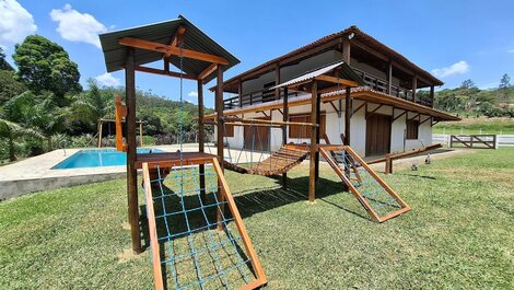 Rancho para eventos com salão e piscina LT0050