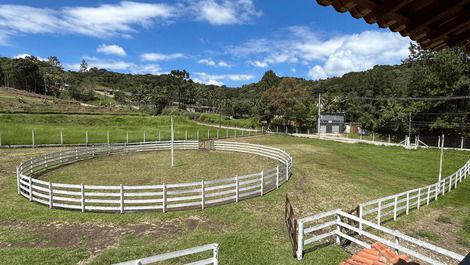 Rancho para eventos com salão e piscina LT0050