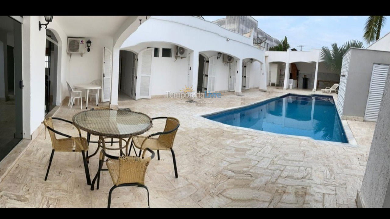 Casa para aluguel de temporada em Guarujá (Jardim Acapulco)