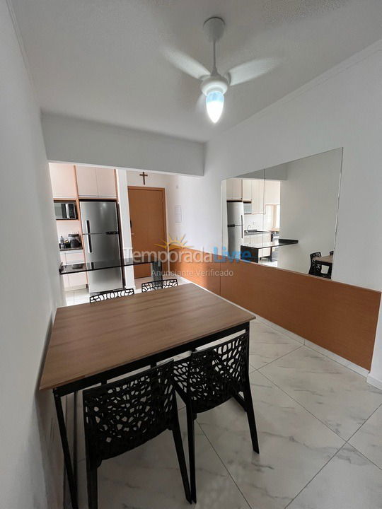 Apartamento para aluguel de temporada em Praia Grande (Praia do Caiçara)